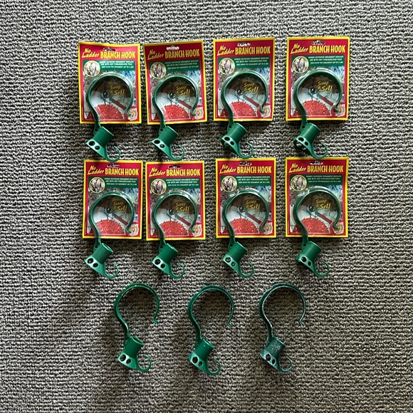 Branch Hook, hang outdoor ornament displays - Picture 1 of 7